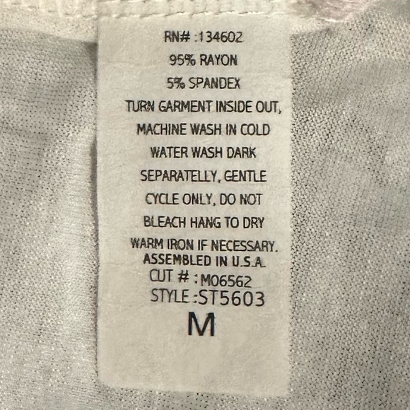 New flag print tank top with back keyhole, high-low hem and side slits. - Picture 5 of 5